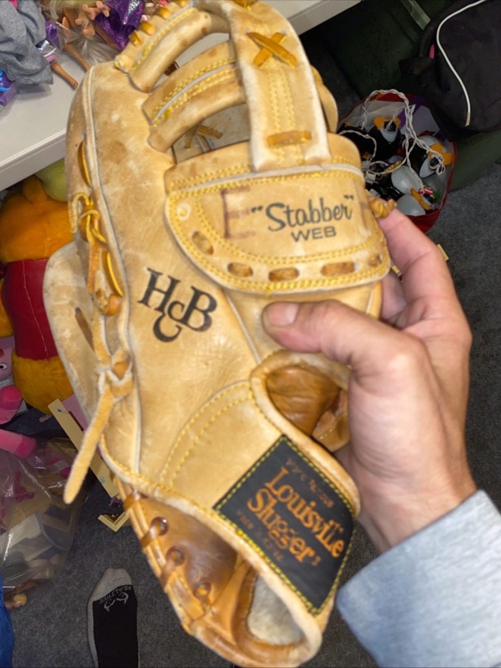 Louisville Slugger Tan Leather Baseball Glove - E Stabber Web fits right hand